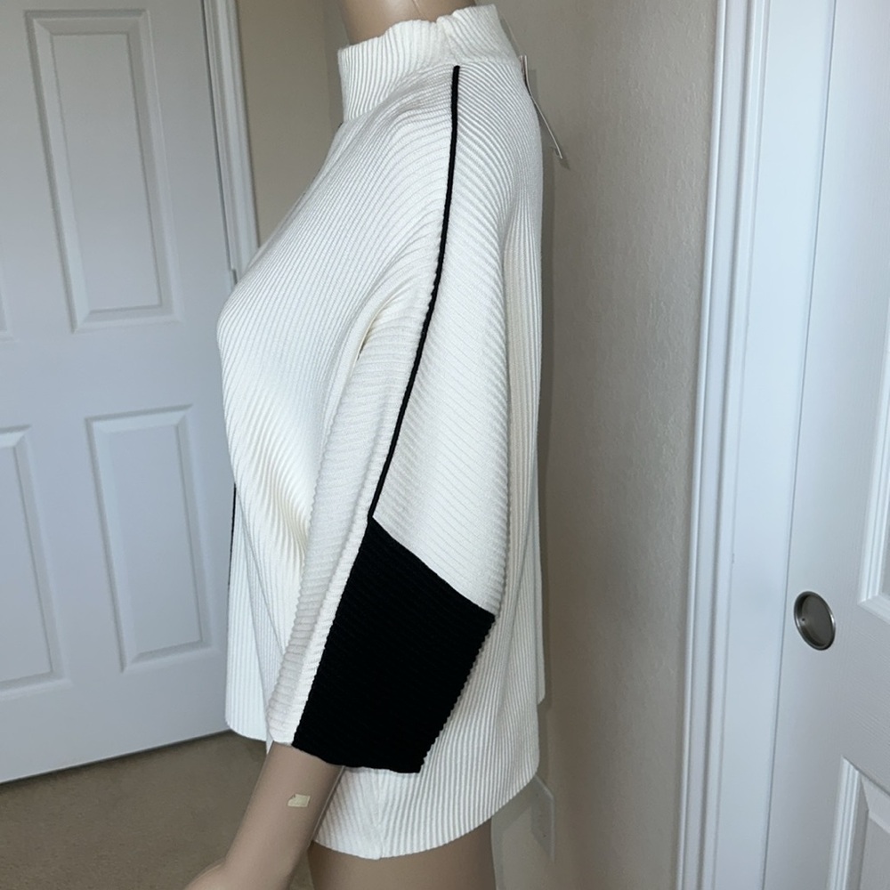 NWT Philosophy White Sweater with Black Detailing Zs.L - Picture 3 of 14